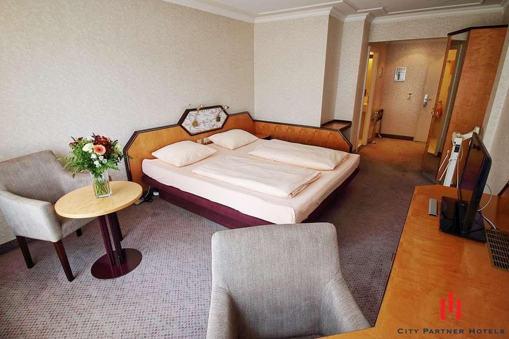 Hotel Senator Hamburg Room photo