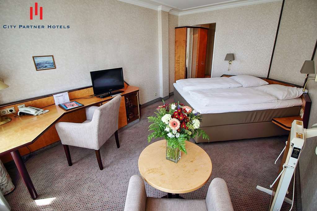 Hotel Senator Hamburg Room photo