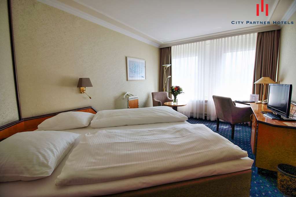 Hotel Senator Hamburg Room photo