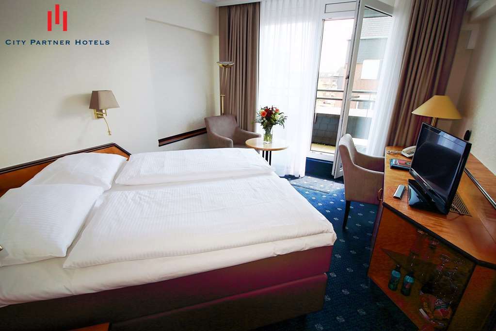 Hotel Senator Hamburg Room photo